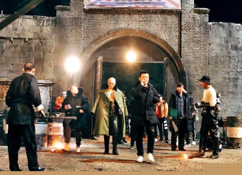 冲破黎明前的黑暗 相关产品