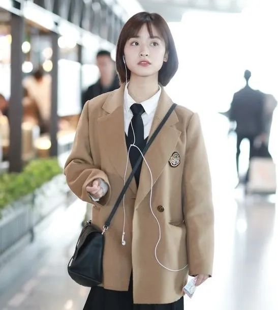 同一屋檐下 相关产品