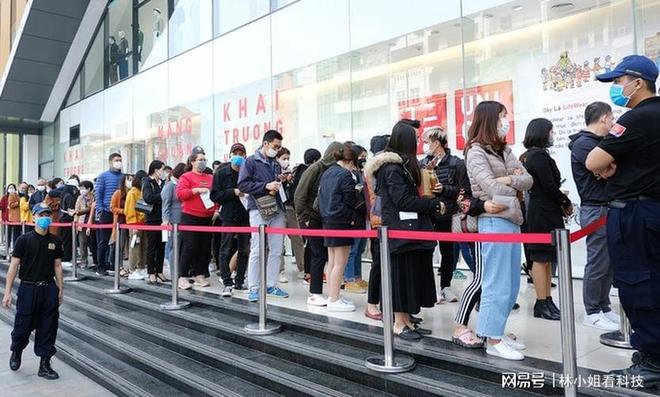 圣罗兰传 相关产品