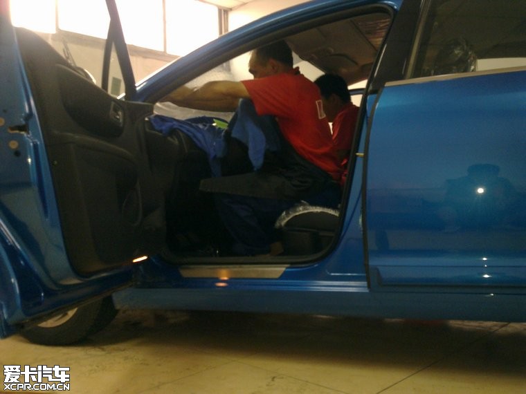 在巨大的洋葱之下 相关产品