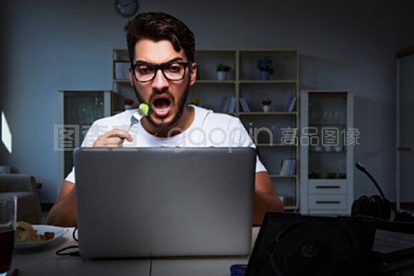 侧耳倾听 产品图片