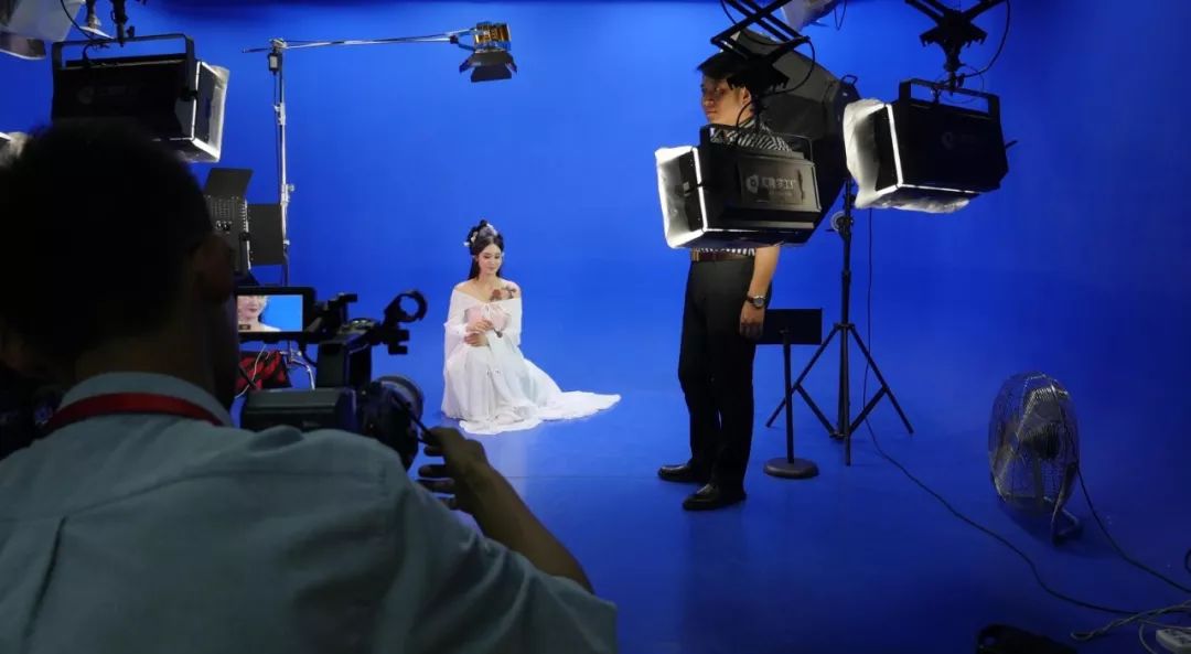 大内密探 相关产品